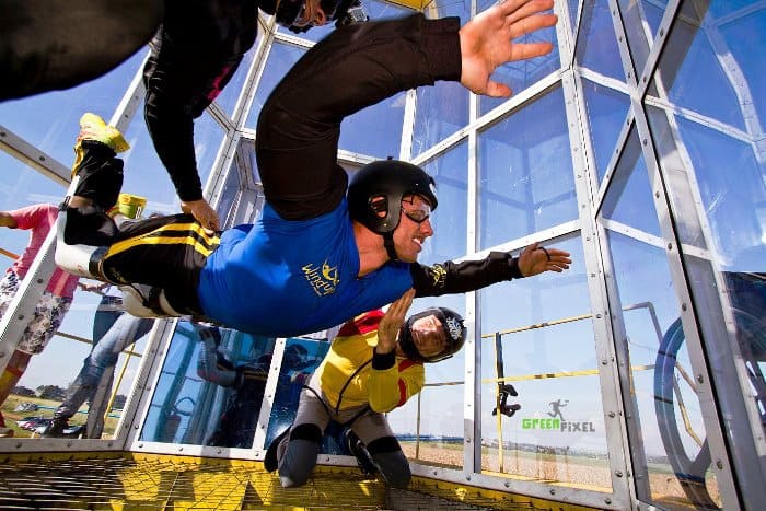 Fernando Fernandes cadeirante salto de paraquedas simulador